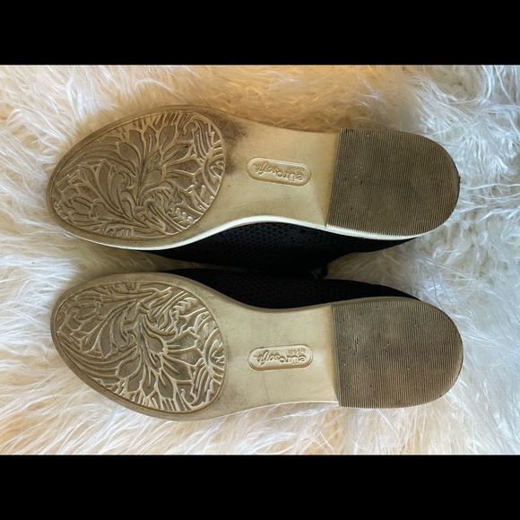 Euro soft size 9M black stretch comfort shoes. - Picture 4 of 5